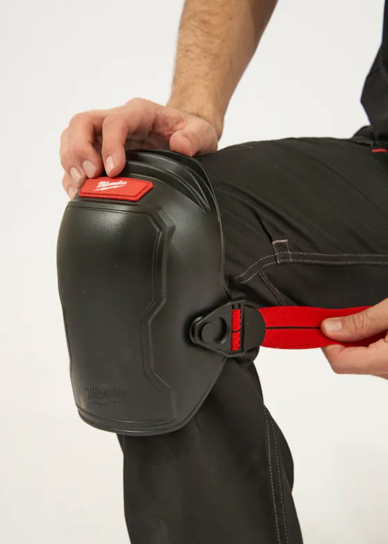 Milwaukee Flexible Knieschoner (4932478136)